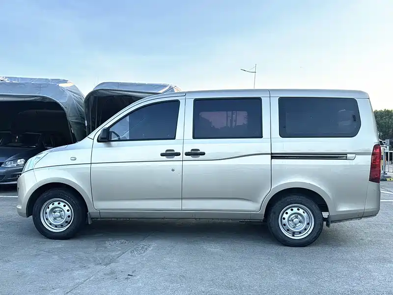 WULING AUTOMOBILE WULING RONGGUANG V