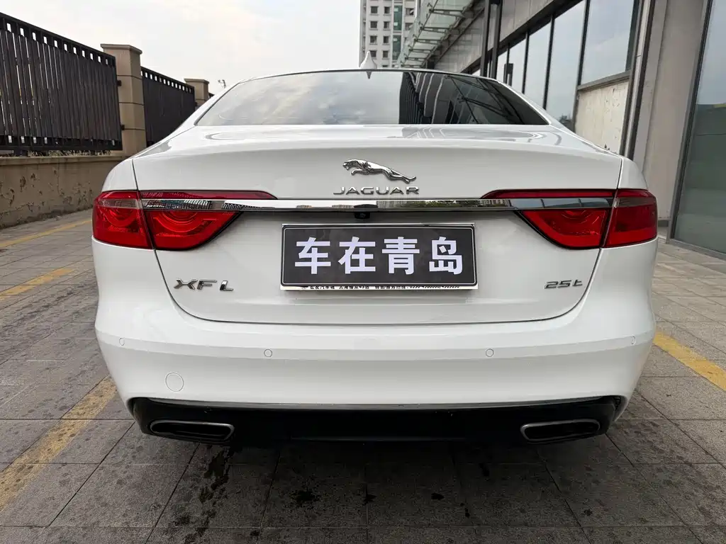 Jaguar XFL — миниатюра 13