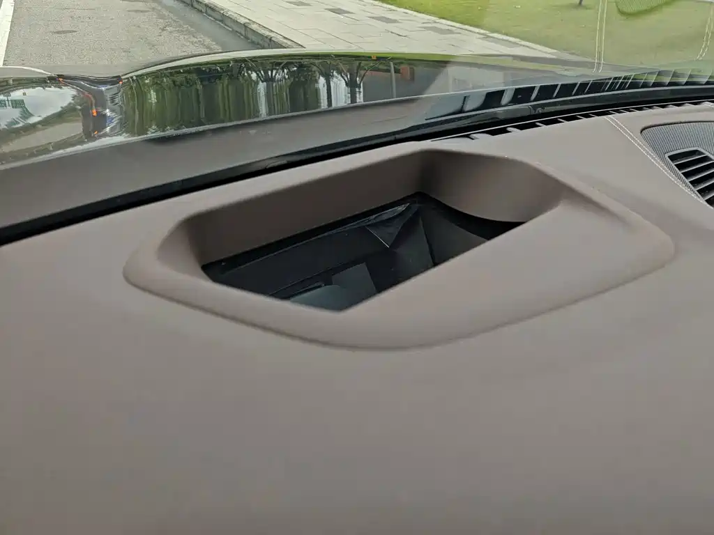 BMW 5 Series — миниатюра 10