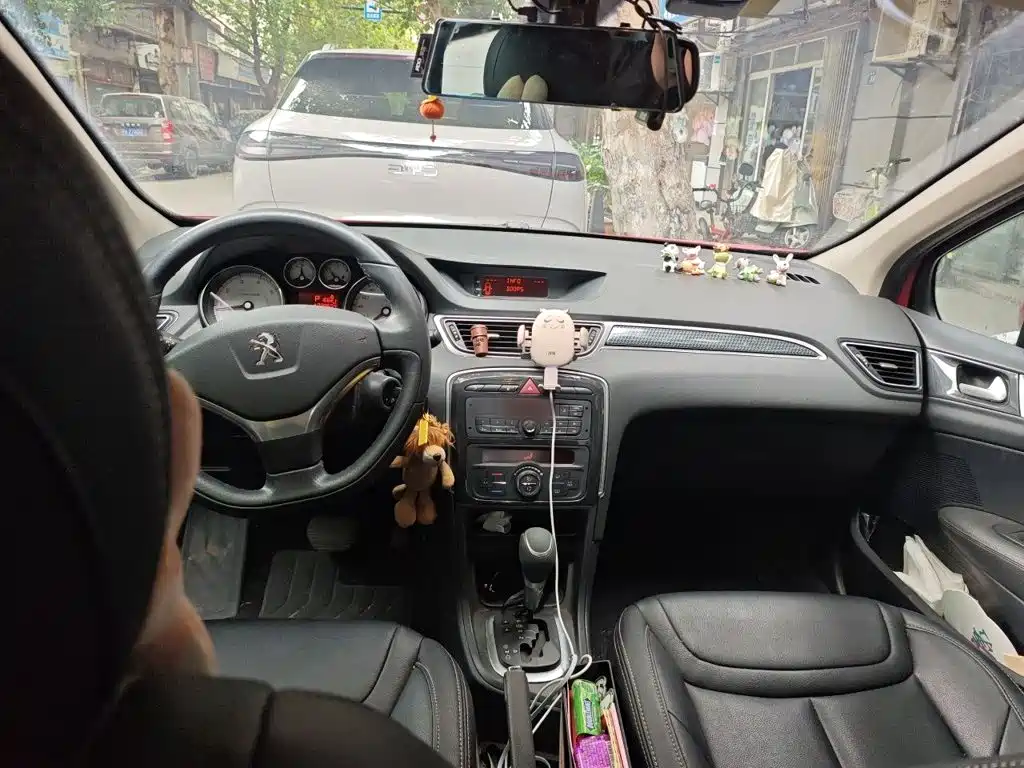 Peugeot 308 — миниатюра 10