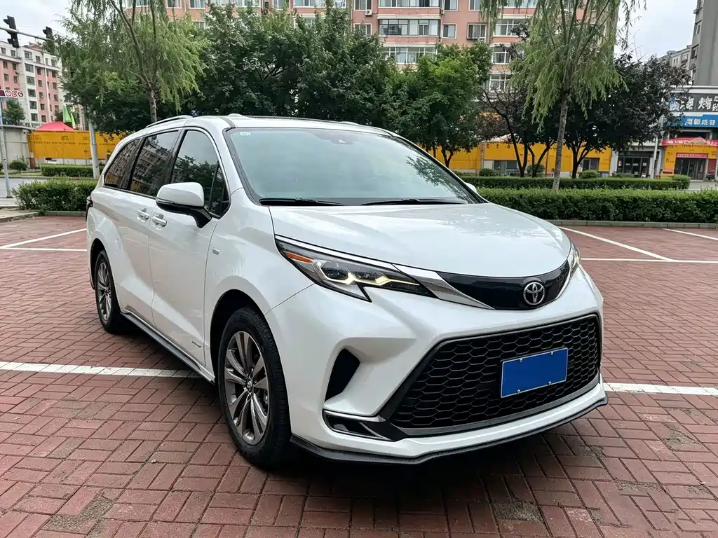 Toyota Granvia — миниатюра 3
