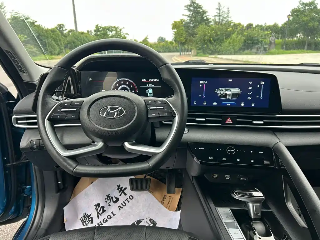 Hyundai Elantra — миниатюра 10
