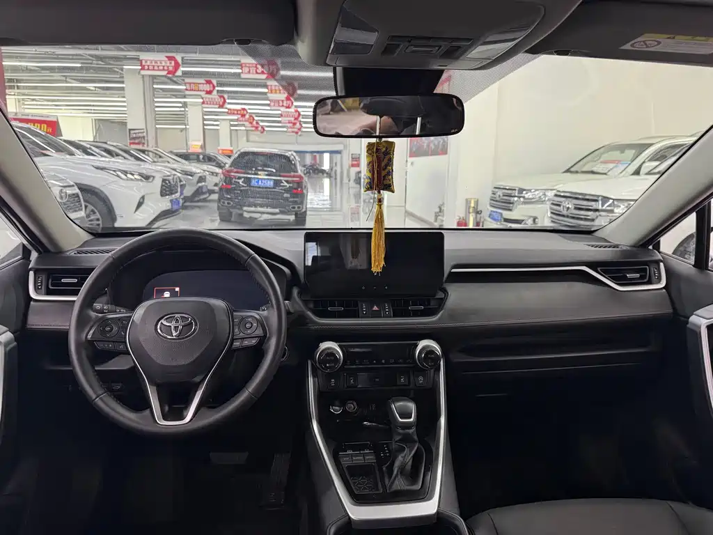 Toyota RAV4 — миниатюра 9