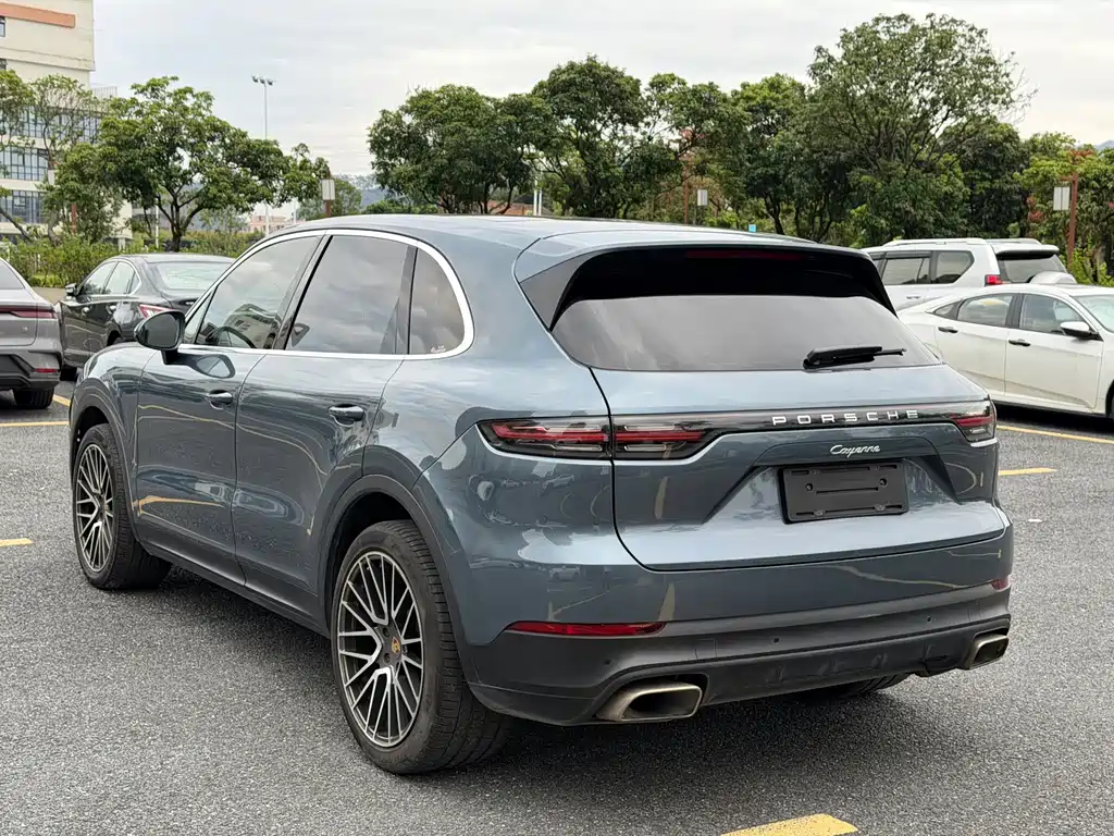Porsche Cayenne — миниатюра 6