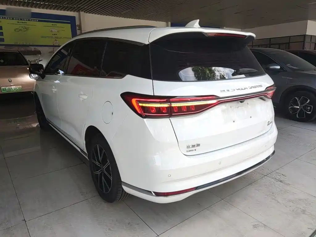 BYD MAX New Energy — миниатюра 5