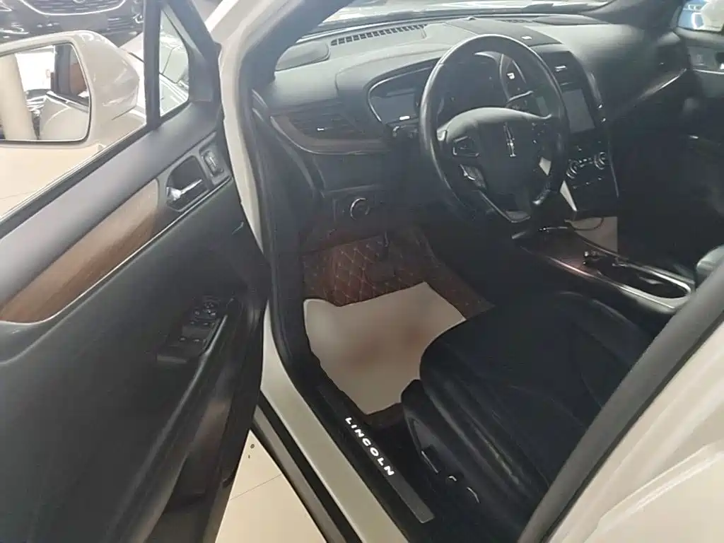 Lincoln MKC — миниатюра 16