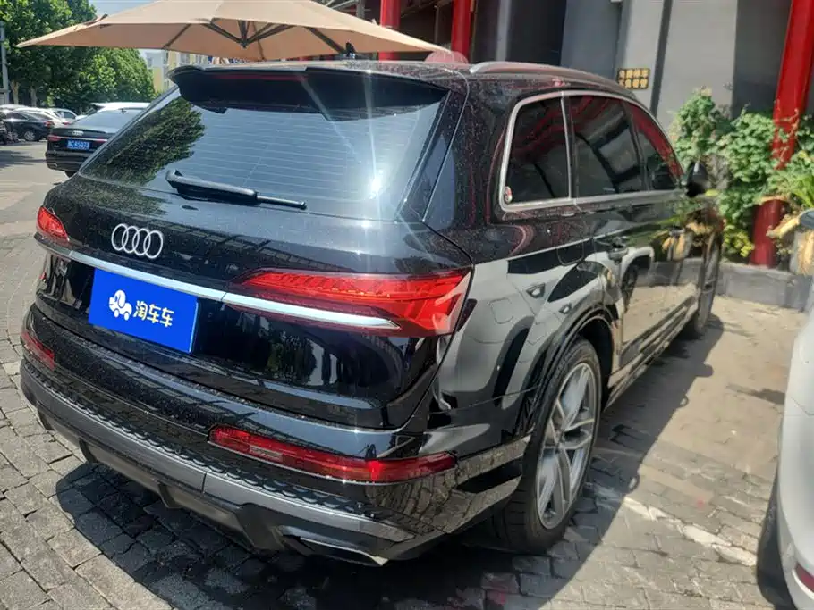Audi Q7 2024 45 TFSI quattro S line Sport