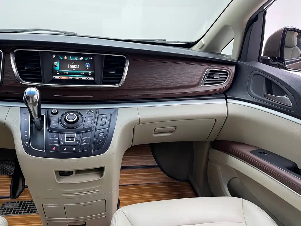 Buick GL8 — миниатюра 9