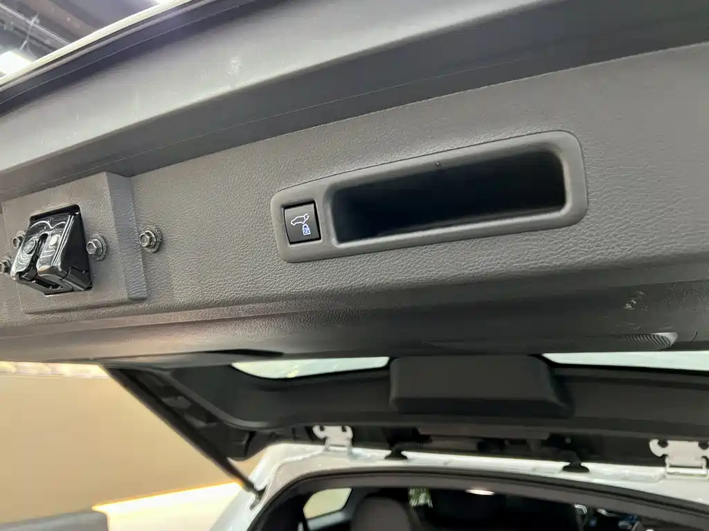 Toyota Sienna 2.5L Hybrid Supreme Edition, фото 16