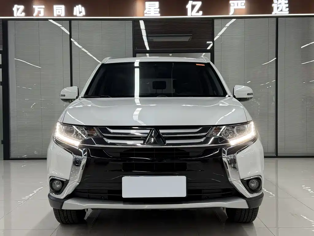 MITSUBISHI OUTLANDER