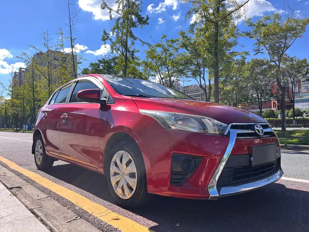 Toyota Yaris L — миниатюра 3