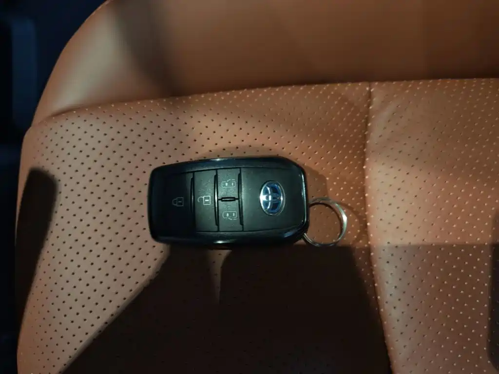 Toyota Sienna — миниатюра 9
