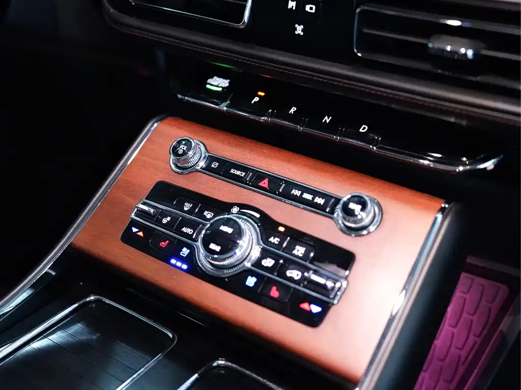 Lincoln Aviator — миниатюра 18