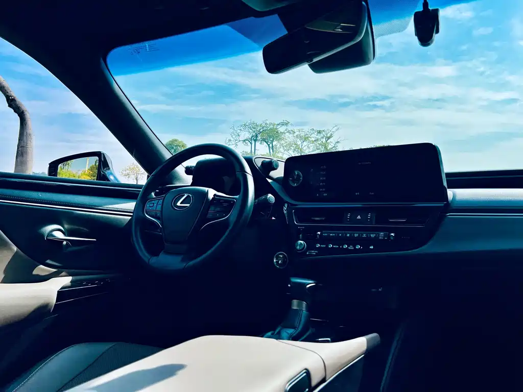 Lexus ES — миниатюра 12