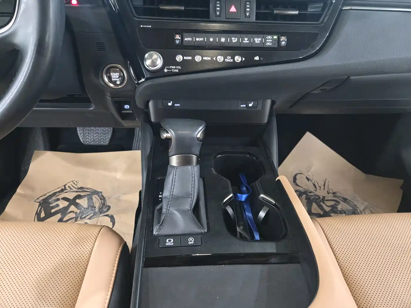 Lexus ES 2024 Silver/gray из Китая