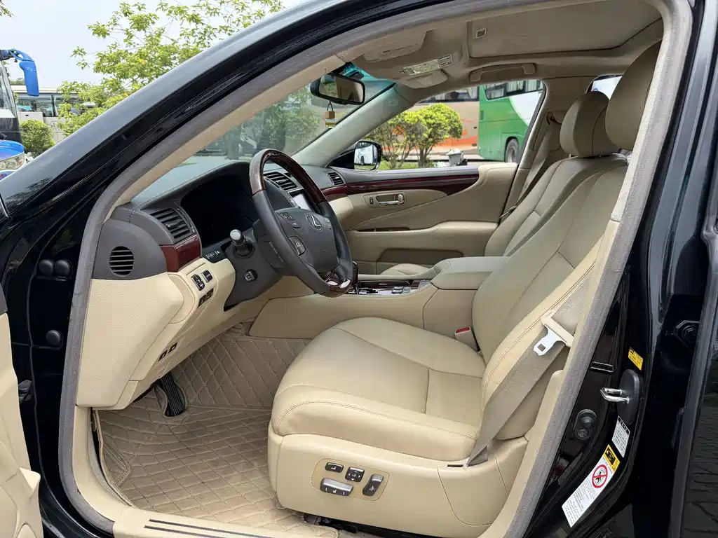 Lexus LS 2006 460L