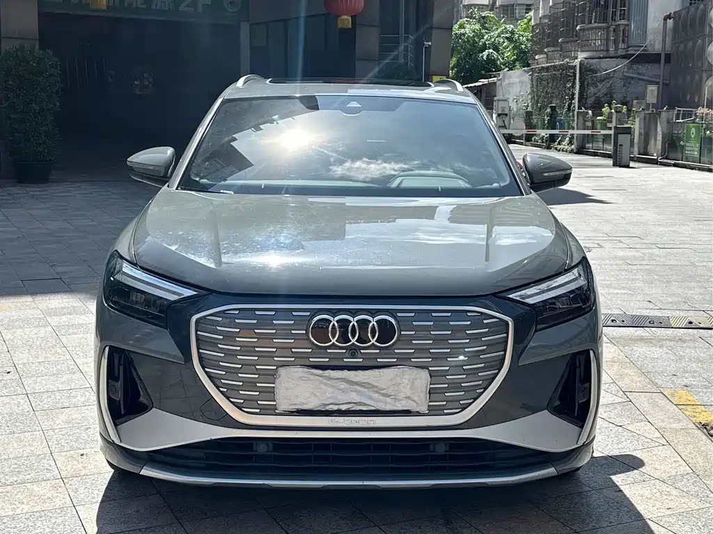Audi Q4 e-tron — миниатюра 2