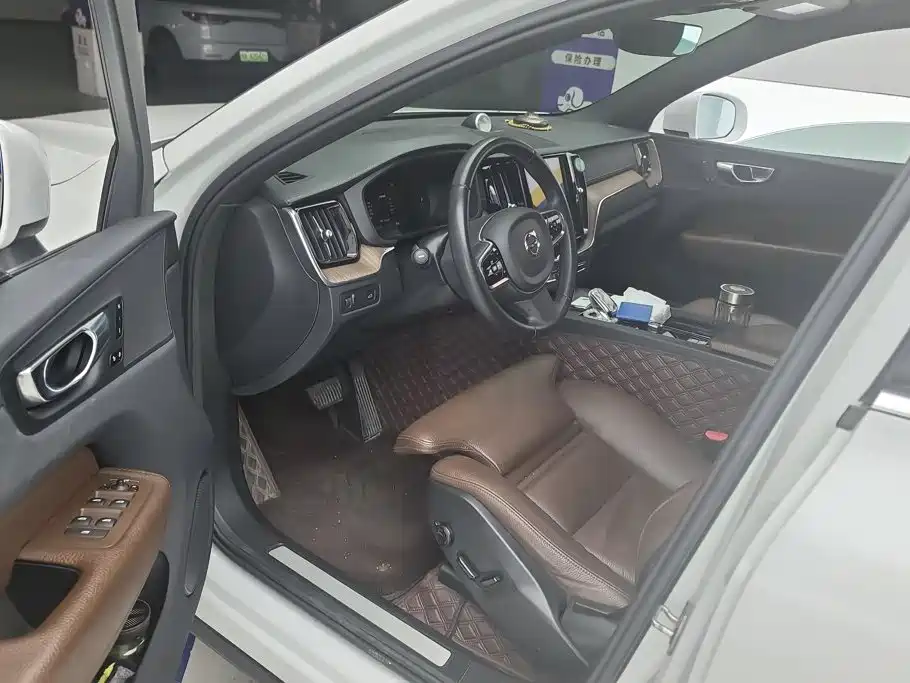 Volvo XC60 2022 B5 Luxury