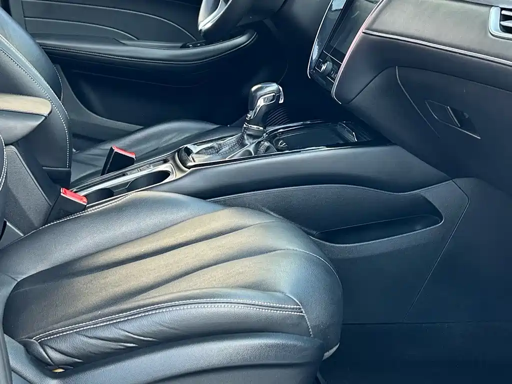 Roewe i5 2020 1.5L AT 4G Smart Drive