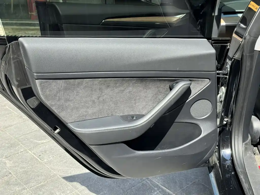 Tesla Model 3 — миниатюра 14