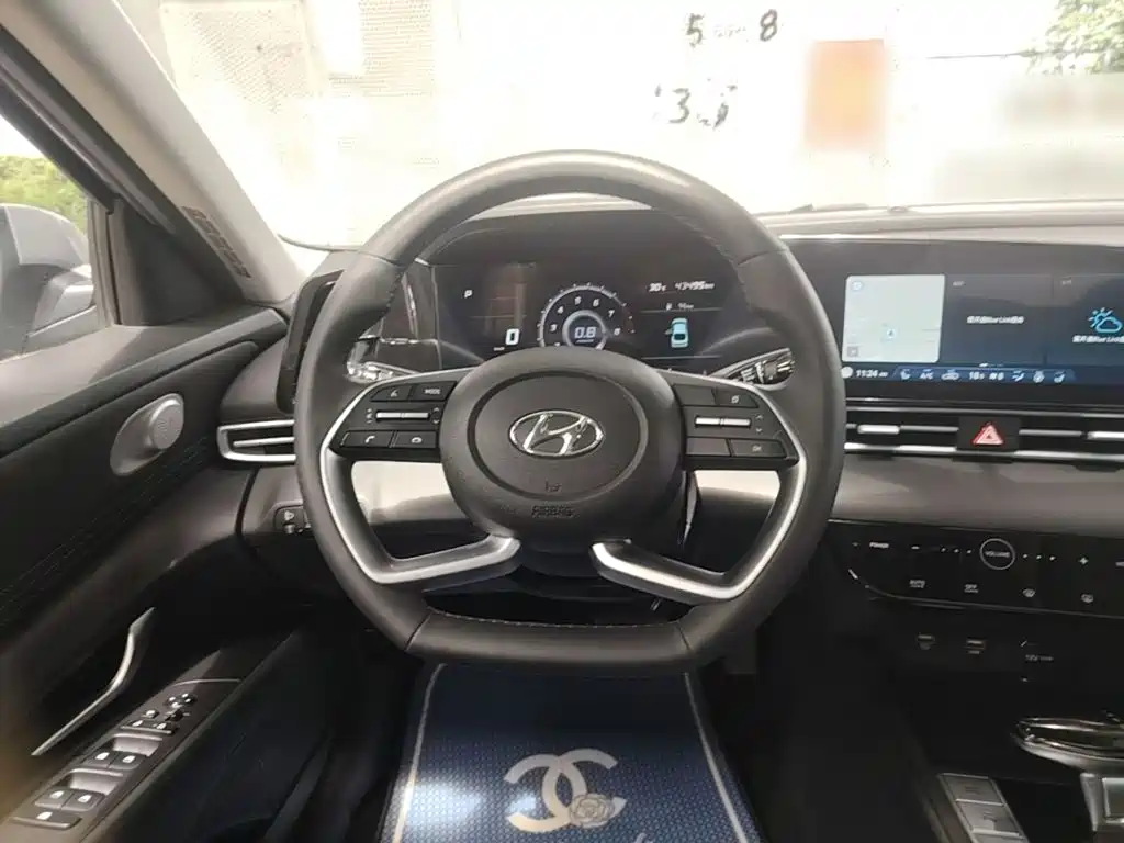 Hyundai Elantra — миниатюра 11