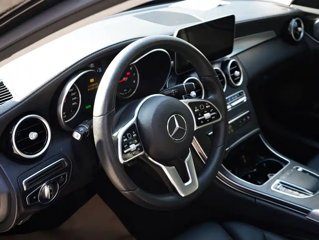 Mercedes-Benz C-Class — миниатюра 11
