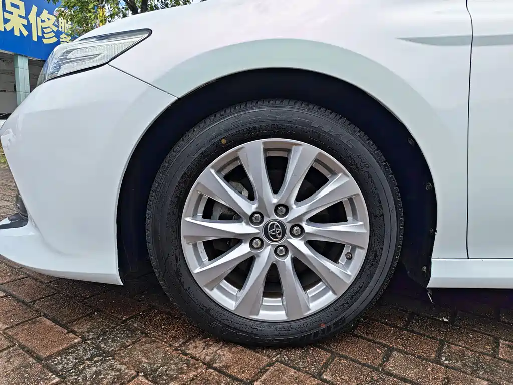 Toyota Camry — миниатюра 4