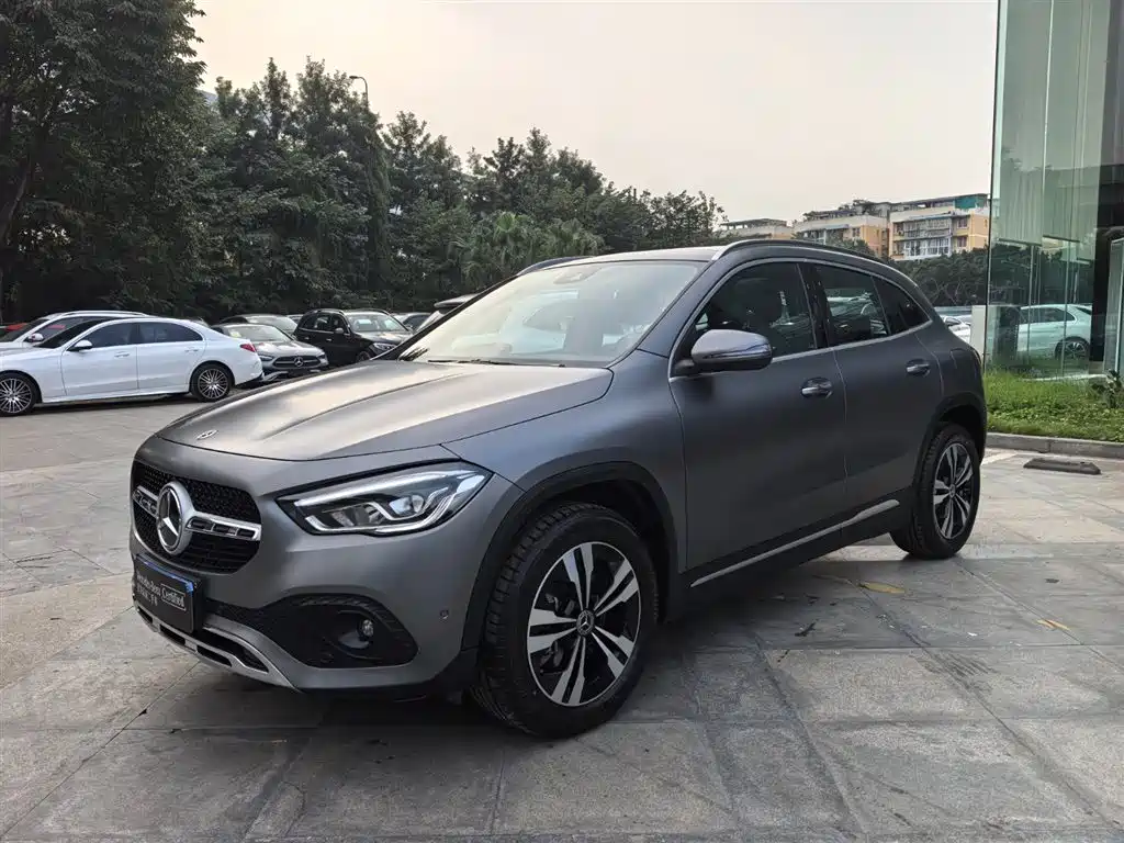 MERCEDES-BENZ GLA
