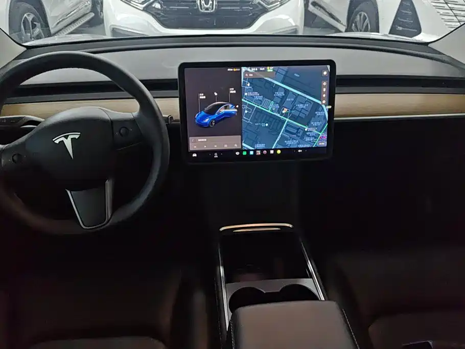Tesla Model 3 — миниатюра 12