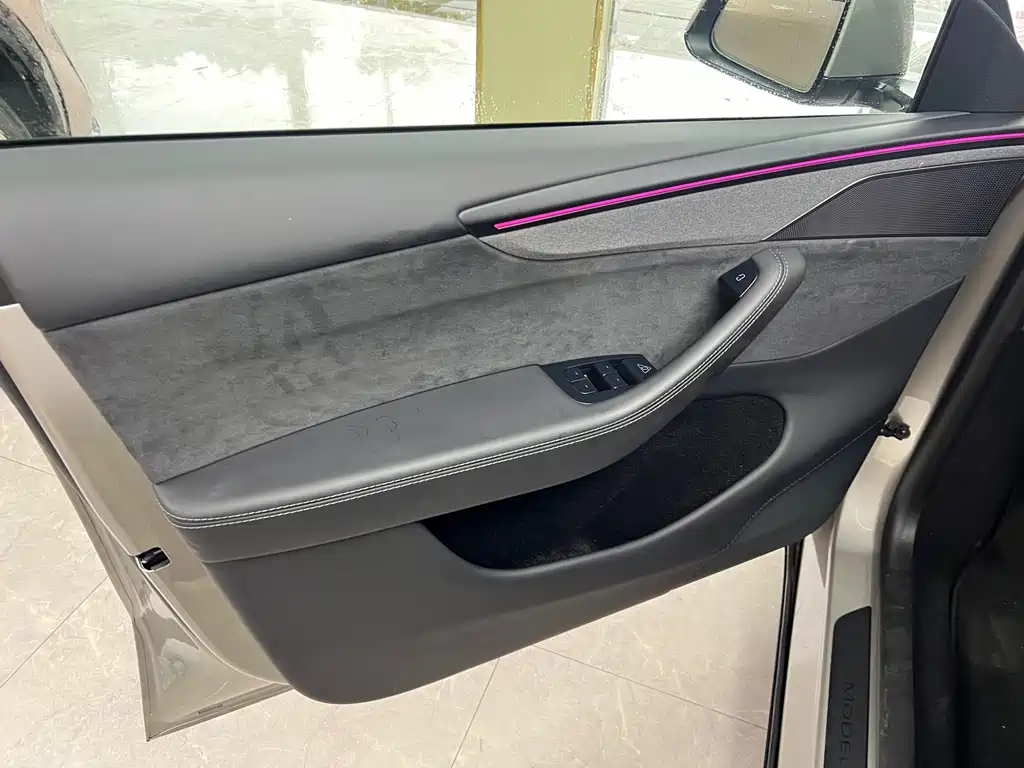 Tesla Model Y L — миниатюра 10