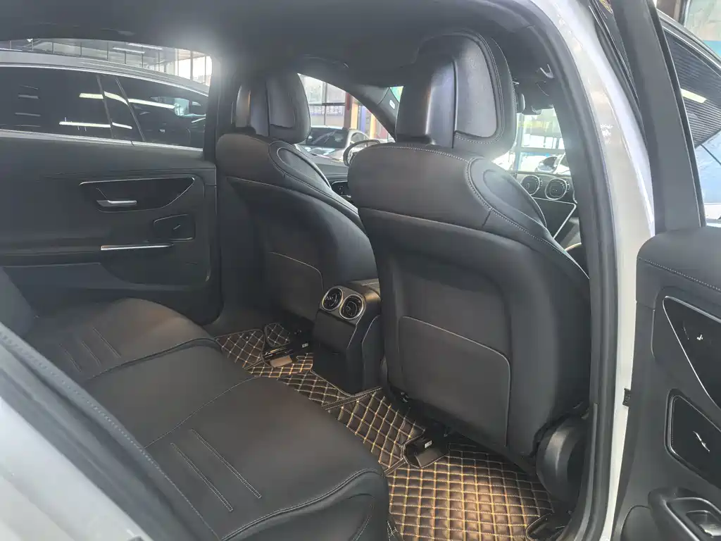 Mercedes-Benz C-Class — миниатюра 10