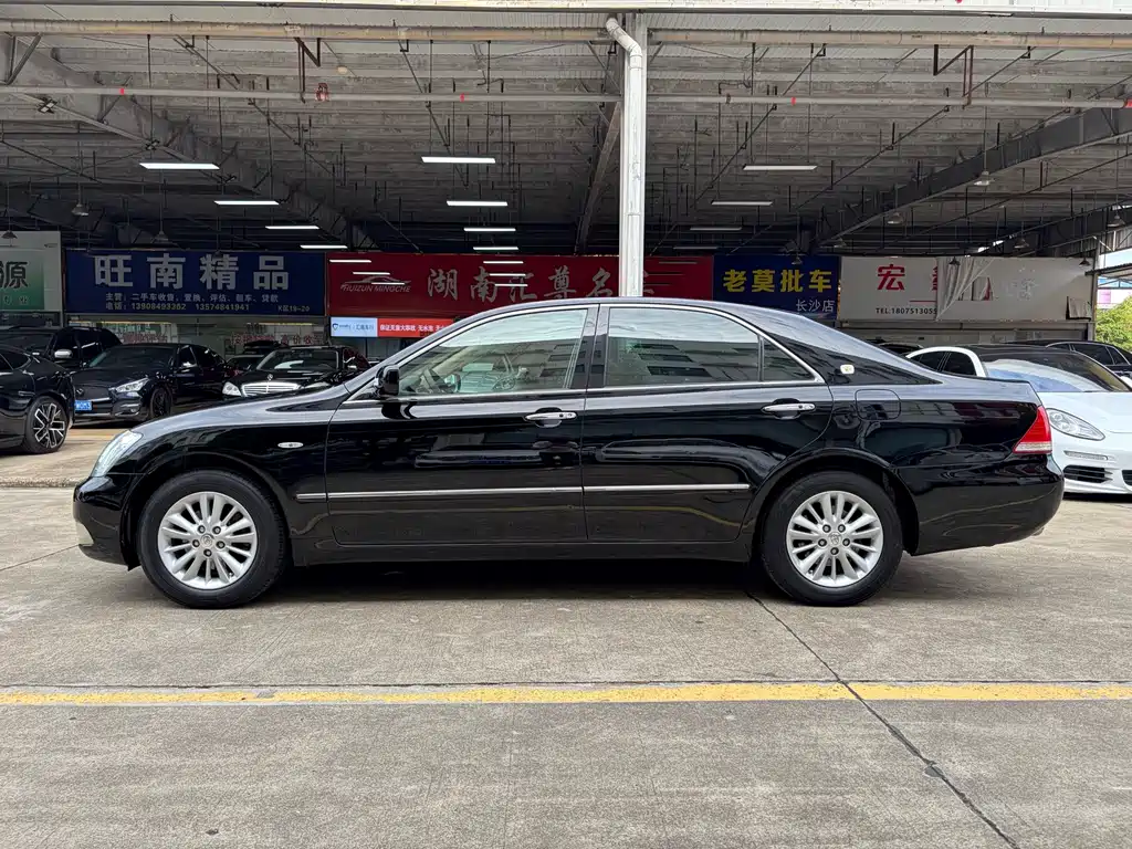 Toyota Crown — миниатюра 17