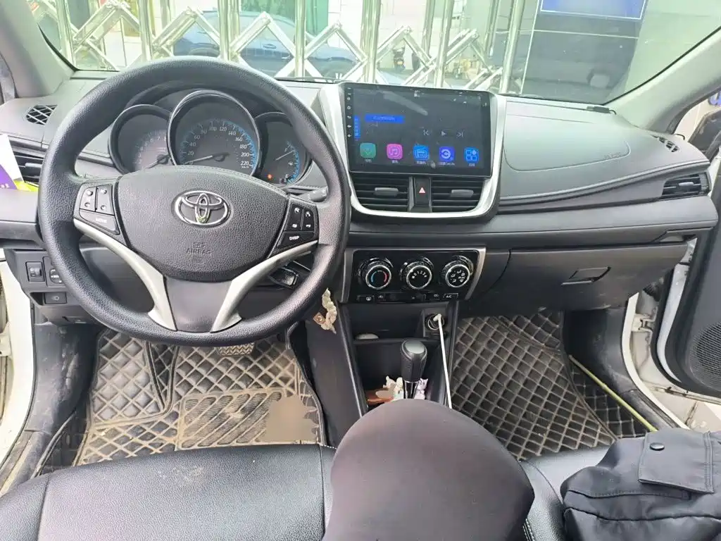 Toyota Yaris L — миниатюра 10