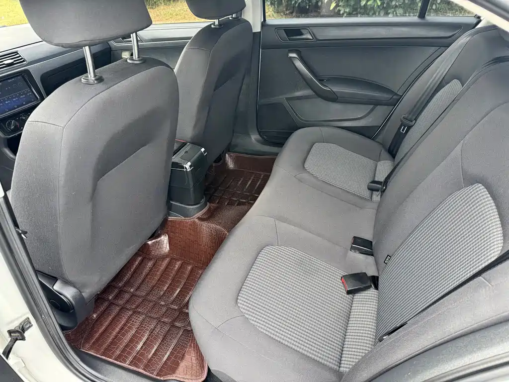 Volkswagen Santana — миниатюра 8