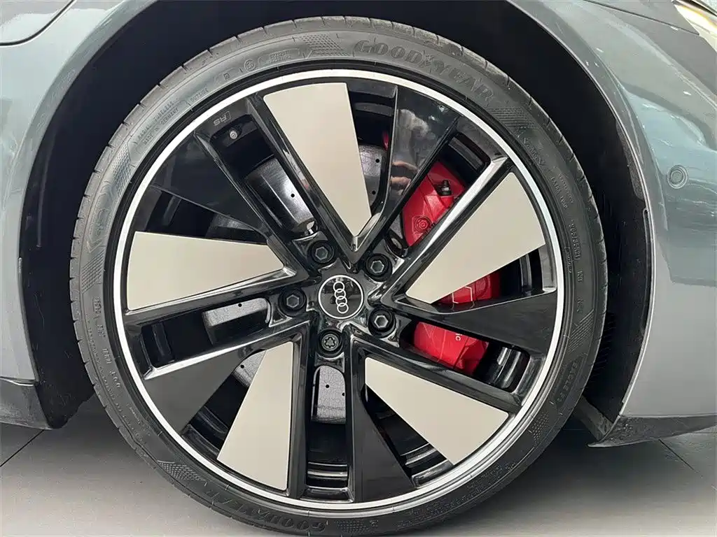 Audi e-tron GT — миниатюра 17
