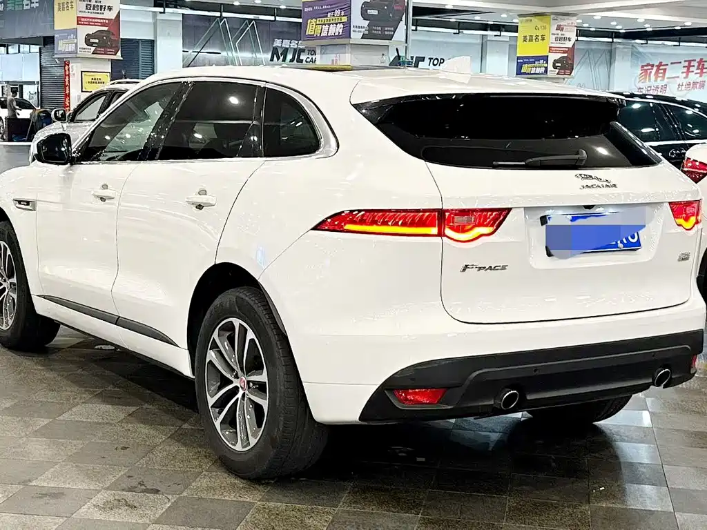 Jaguar F-PACE — миниатюра 3