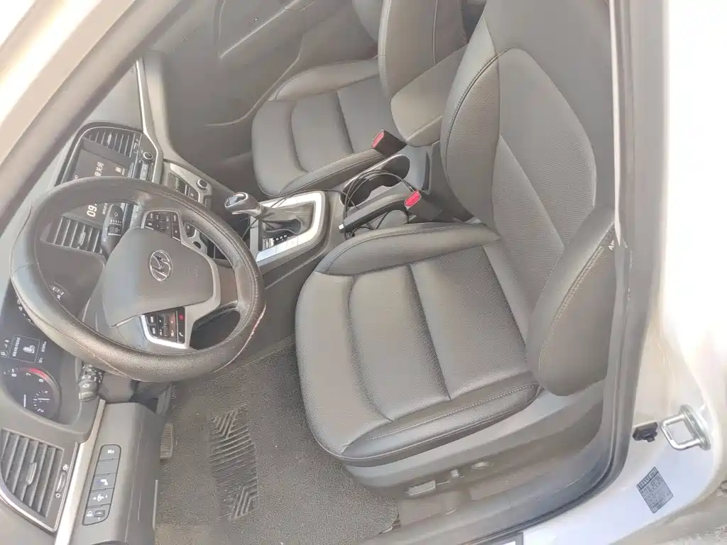 Hyundai Elantra — миниатюра 8