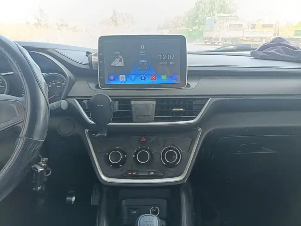 Wuling Hongguang S3 — миниатюра 13