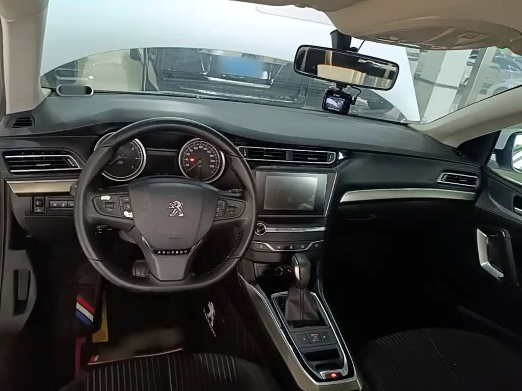 Peugeot 408 — миниатюра 10