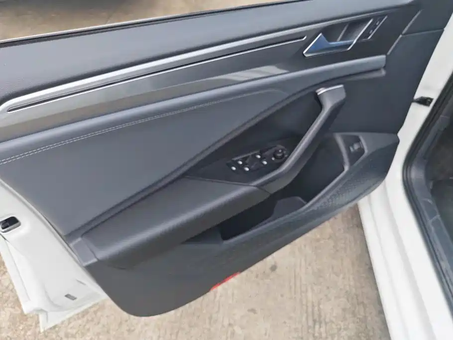 Volkswagen Sagitar — миниатюра 7