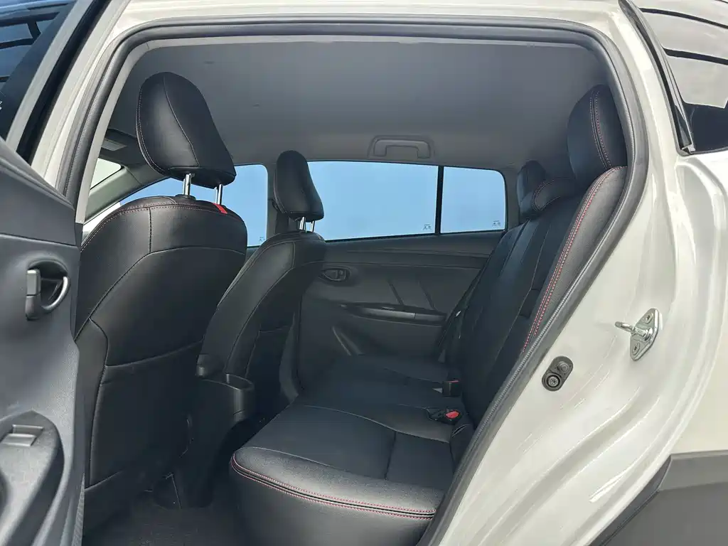 Toyota Yaris L — миниатюра 6