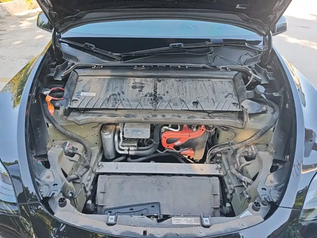 Tesla Model Y — миниатюра 16