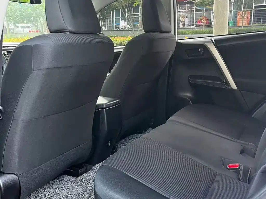 Toyota RAV4 — миниатюра 6