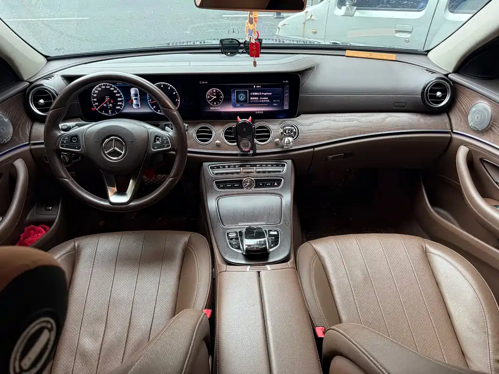Mercedes-Benz E-Class — миниатюра 9