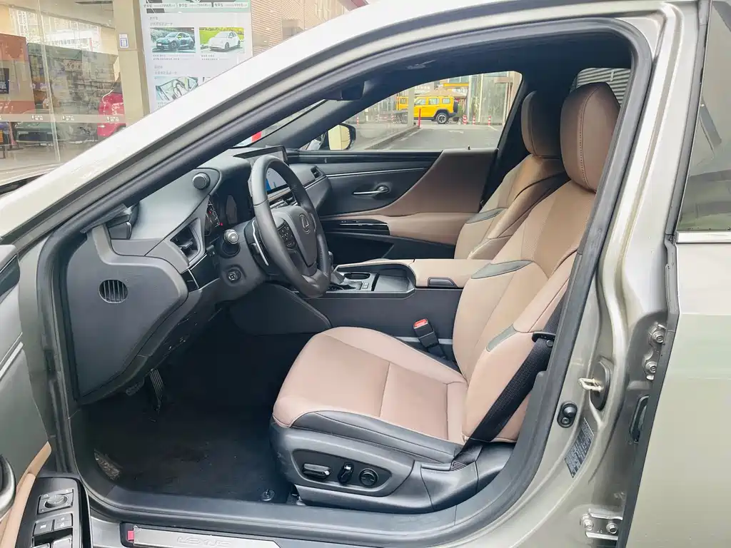 Lexus ES 2022 300h