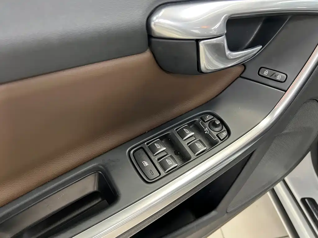 Volvo S60 PHEV — миниатюра 15