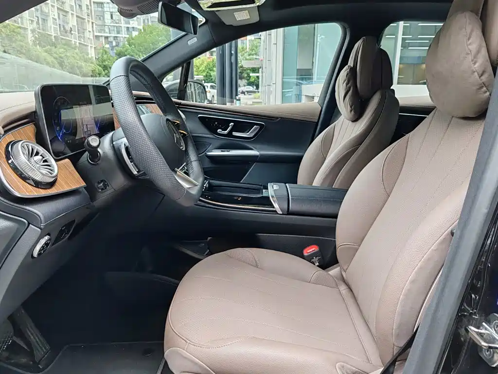 Mercedes-Benz EQE SUV — миниатюра 10