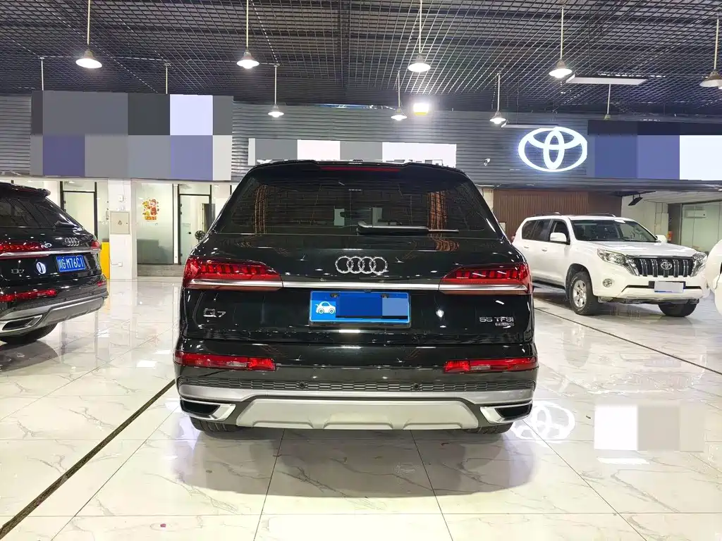 Audi Q7 2023 55 TFSI quattro S line Sport