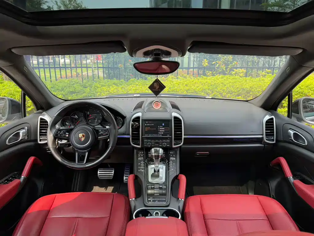 Porsche Cayenne — миниатюра 4