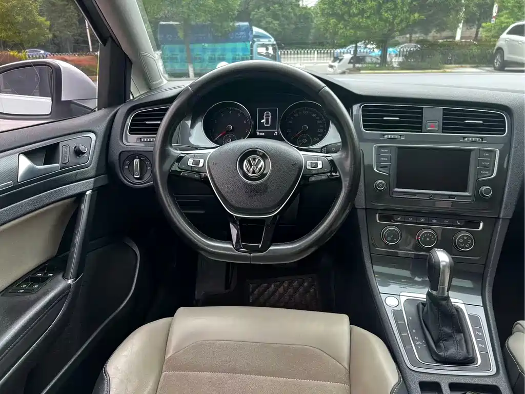 Volkswagen Golf — миниатюра 11
